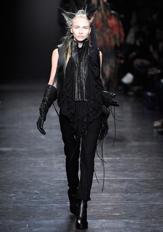 Wearable Trends: Ann Demeulemeester RTW Fall 2011, Paris Fashion Week